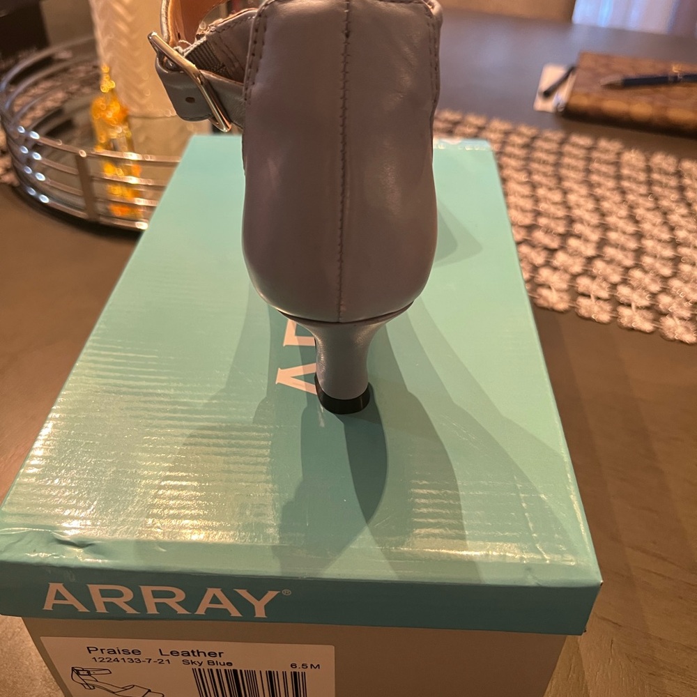 Array Blue Heels With Elegant Design - image 2